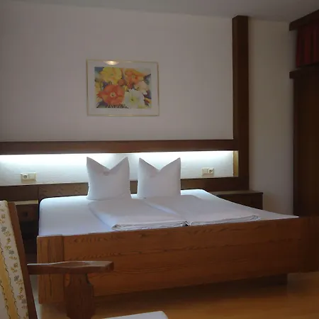 Hotel Klausnerhof Garni Seefeld w Tirolu