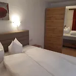 Klausnerhof Garni Отель Зеефельд в Тироле