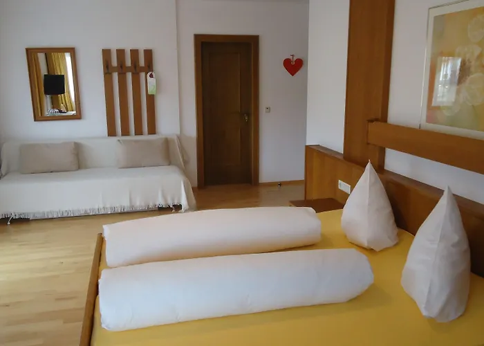 لاندهاوس كلوسنيرهوف غارني فندق 3*