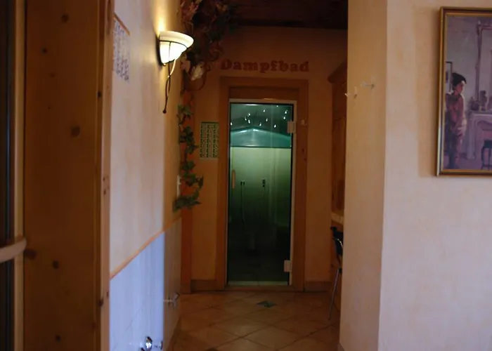 لاندهاوس كلوسنيرهوف غارني فندق 3*