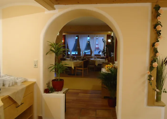 فندق لاندهاوس كلوسنيرهوف غارني 3*