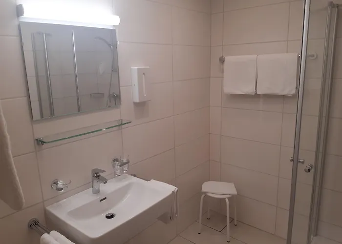 فندق لاندهاوس كلوسنيرهوف غارني 3*