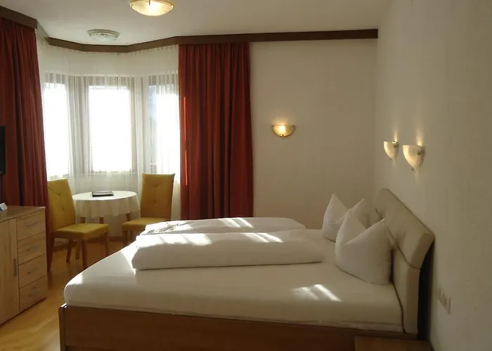 لاندهاوس كلوسنيرهوف غارني فندق